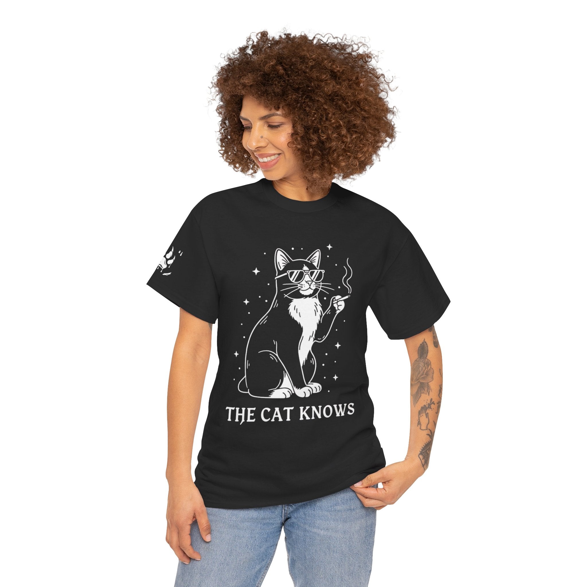 Cat KnowS Tee — ‘The Cat Knows’ Graphic T-Shirt with Mystic Cat & Roaring Back Print