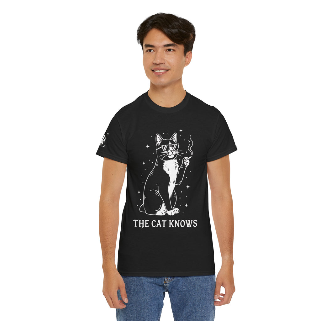 Cat KnowS Tee — ‘The Cat Knows’ Graphic T-Shirt with Mystic Cat & Roaring Back Print