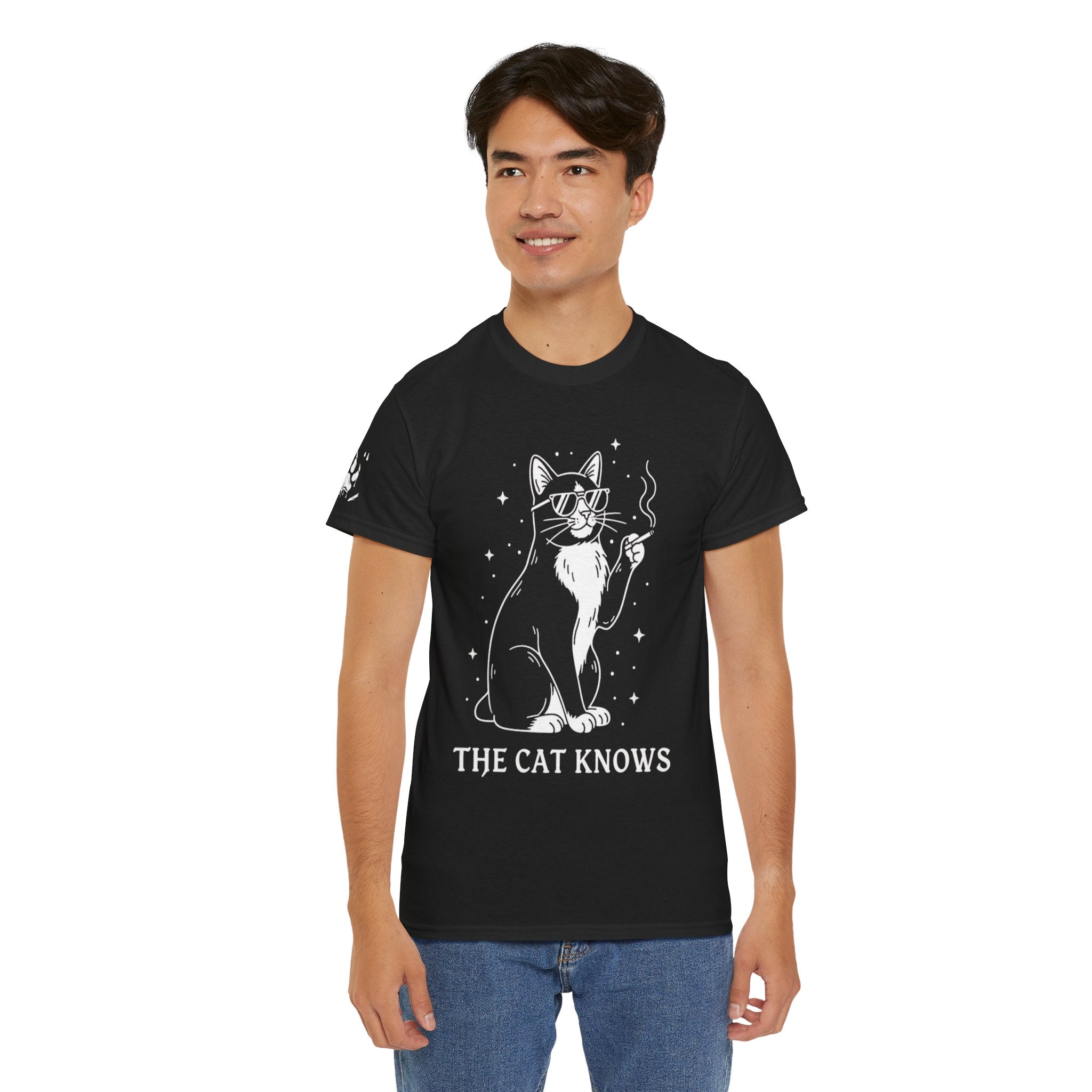Cat KnowS Tee — ‘The Cat Knows’ Graphic T-Shirt with Mystic Cat & Roaring Back Print